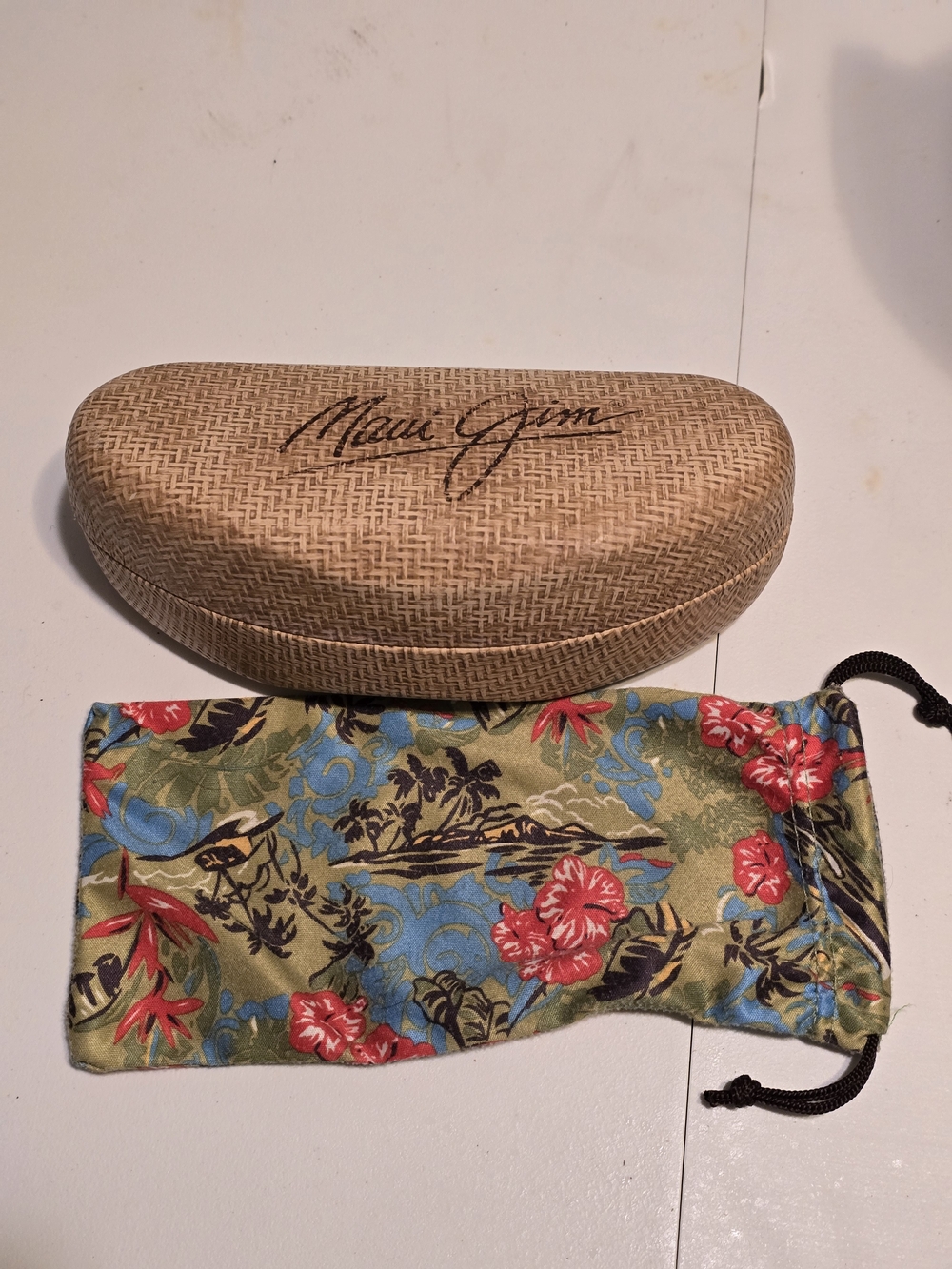 Maui Jim Sunglasses Hard Case Basket Weave W/Microfiber Cleaning Cloth W/Spot